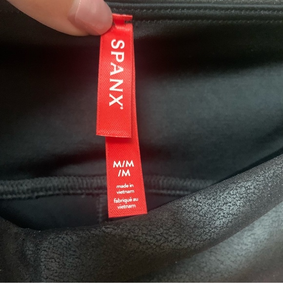 Spanx Faux Leather Leggings in Black Size Medium NWT New - Picture 10 of 12
